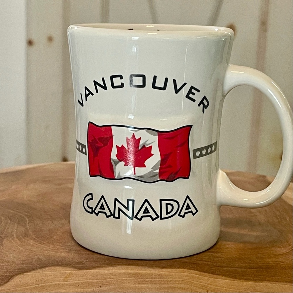 Vintage Vancouver Canada Mug, 2005 White and Red
Porcelain, Maple Leaf Flag.